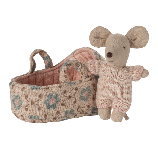Baby Mouse in Carry Cot Rose